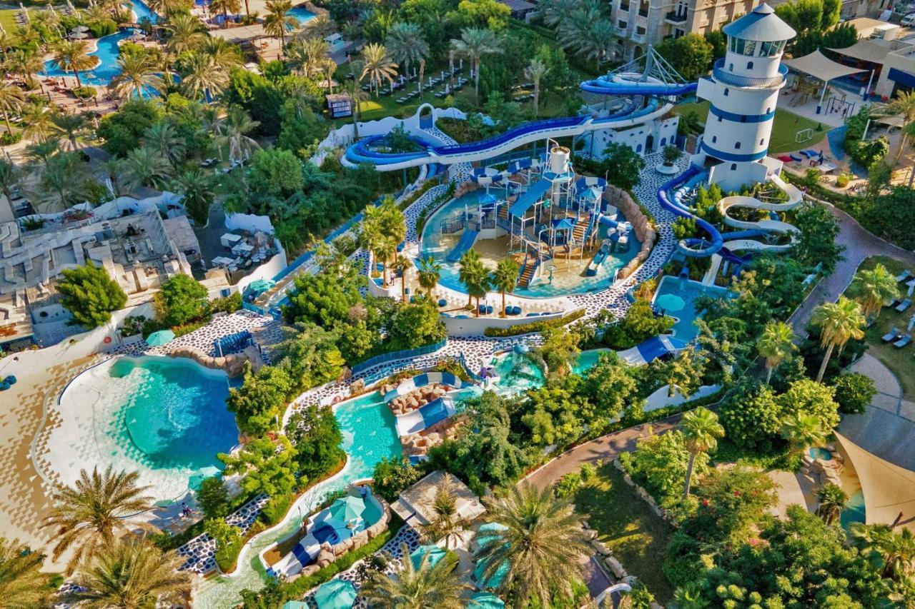 Le Meridien Mina Seyahi Beach Resort & Waterpark Дубай Екстериор снимка Aerial view of Wet'n'Wild Phoenix