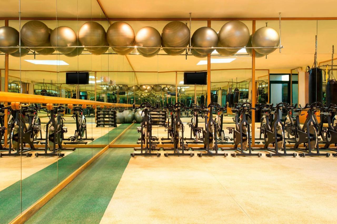 Le Meridien Mina Seyahi Beach Resort & Waterpark Дубай Екстериор снимка The gym at the Four Seasons Hotel, Bangkok