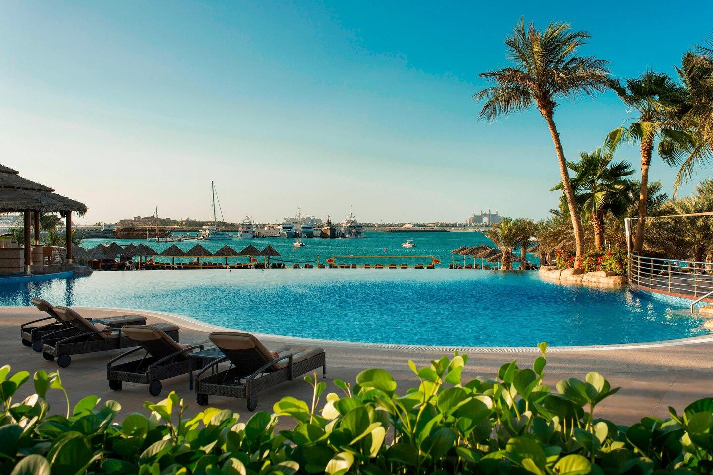 Le Meridien Mina Seyahi Beach Resort & Waterpark Дубай Екстериор снимка The Cove Rotana Resort
