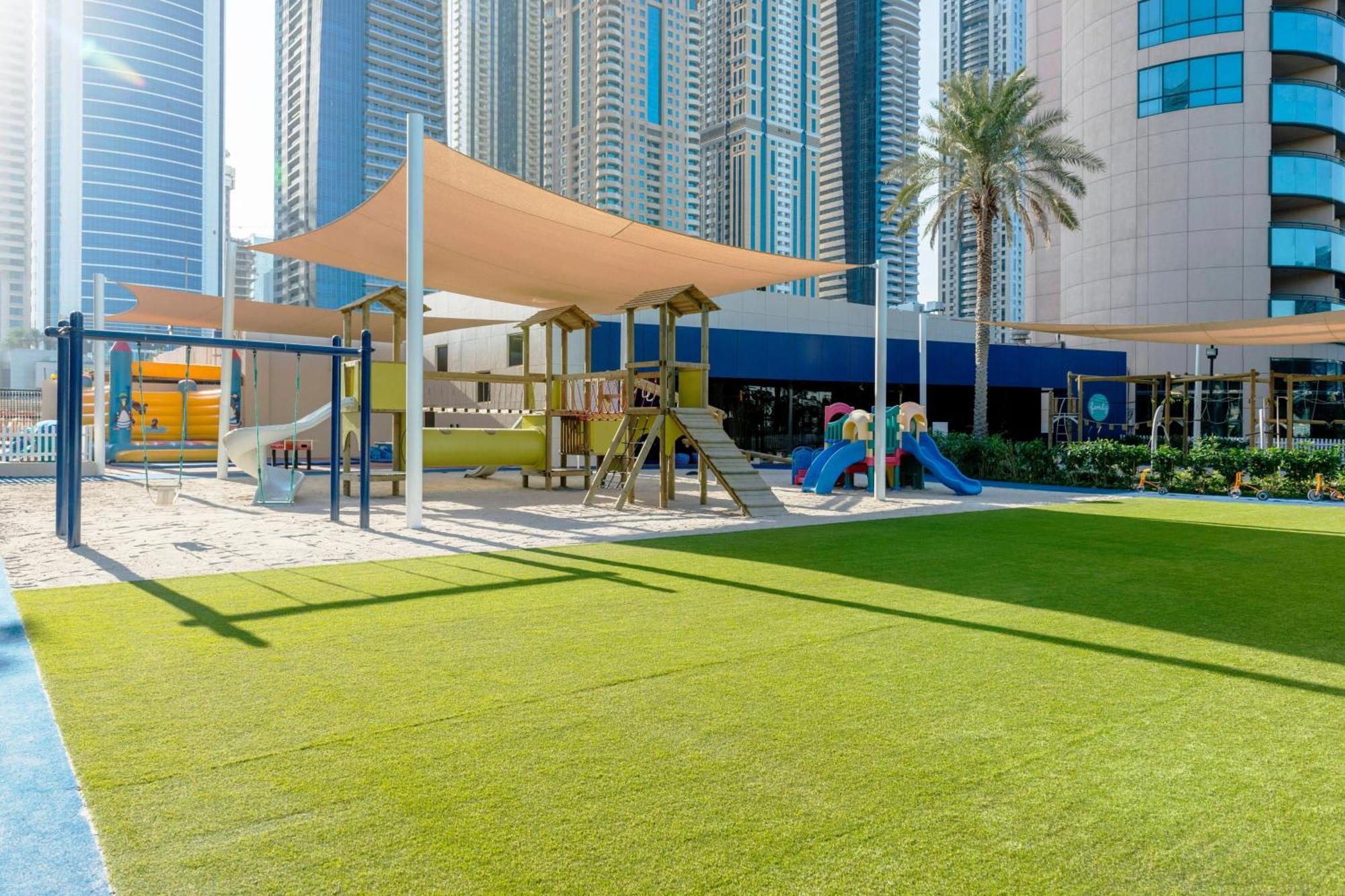 Le Meridien Mina Seyahi Beach Resort & Waterpark Дубай Екстериор снимка Children's play area