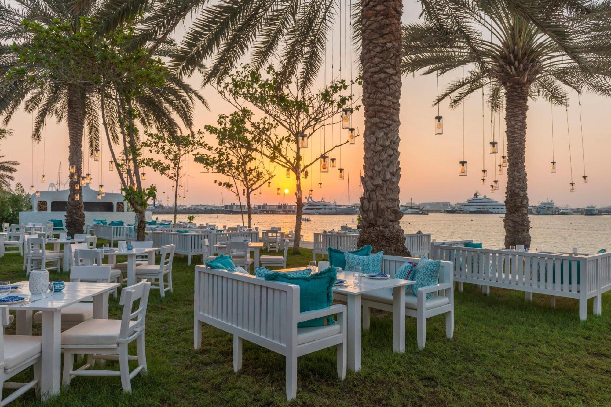 Le Meridien Mina Seyahi Beach Resort & Waterpark Дубай Екстериор снимка The Beach at Jumeirah at Creek Island