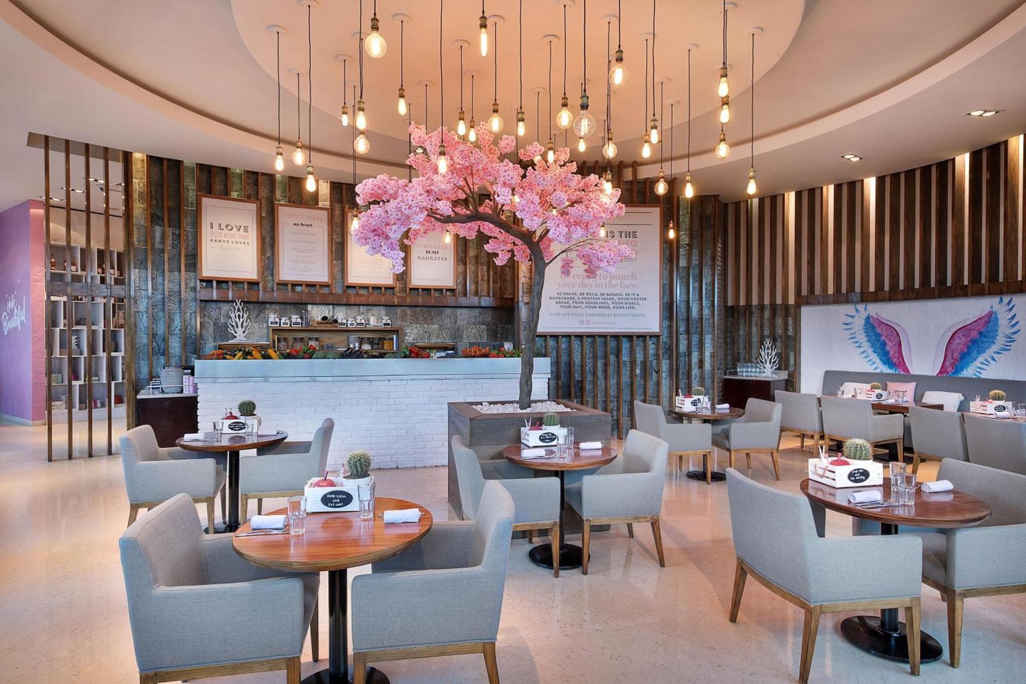 Le Meridien Mina Seyahi Beach Resort & Waterpark Дубай Екстериор снимка The interior of the restaurant